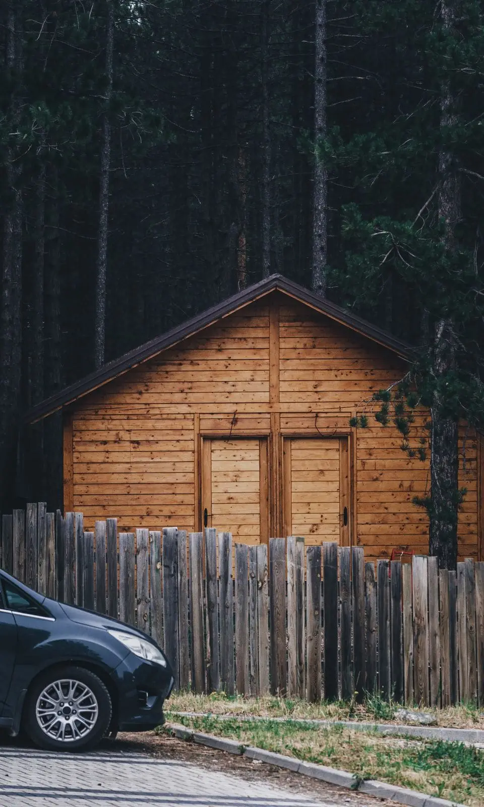 Casa de madera rodeada de bosque, un bien que puede integrar una herencia